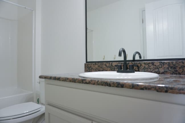 Building Photo - 127 Bronze Cir