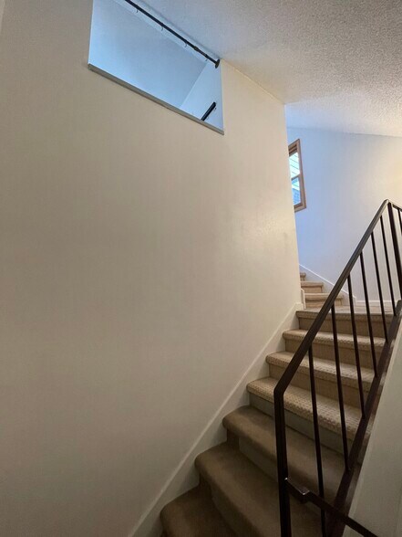 Building Photo - 531 Donofrio Dr