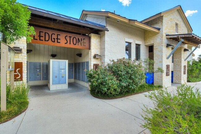 Building Photo - 696 Ledge Stone Dr