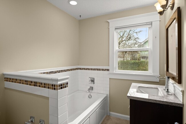 Building Photo - URBAN UPDATED 4 Bedroom/3 Bath CRAFTSMAN S...