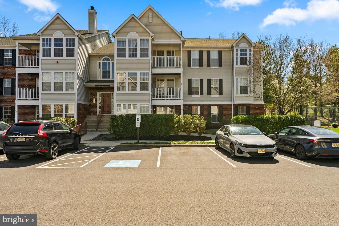 Building Photo - 86 Eldon Way