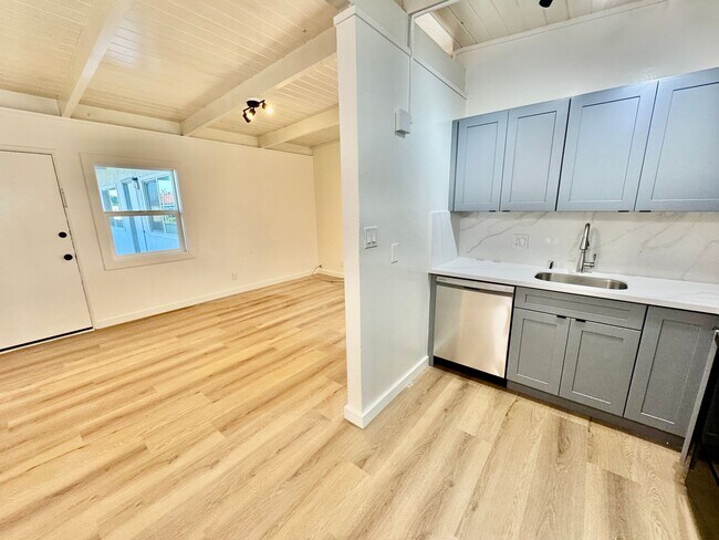 Building Photo - El Cerrito, Newly Renovated 2BR/1BA Upstairs Unit – Convenient Location!