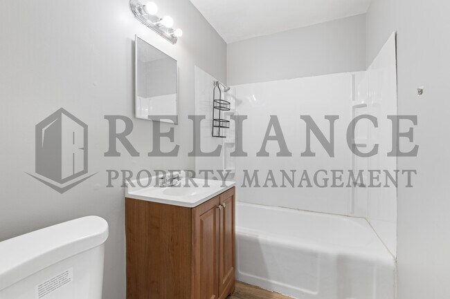 Building Photo - 2042 S Pinecrest St