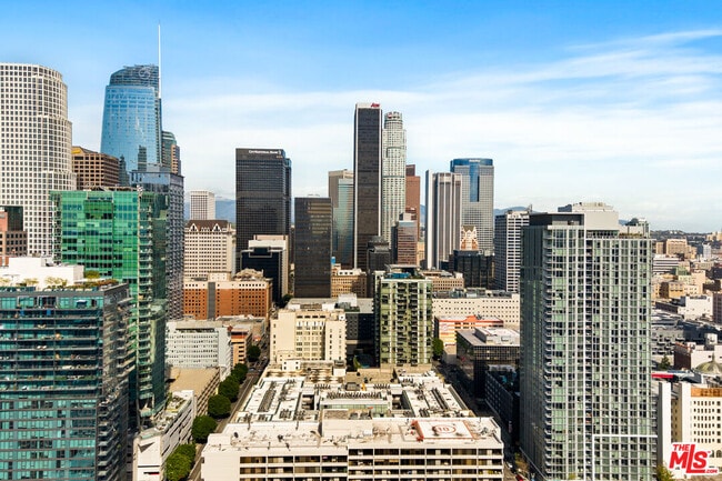 Building Photo - 645 W 9th St