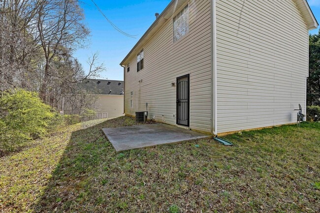 Building Photo - 3BR Split Level with 2 Car Garage in Jonesboro