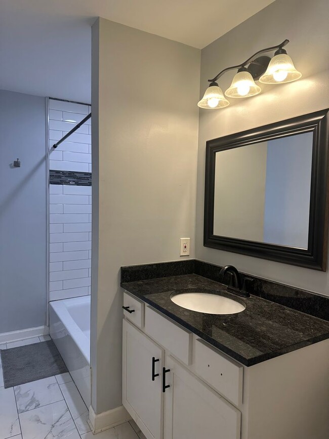 Building Photo - Stylish, Renovated Home Near Downtown Balt...