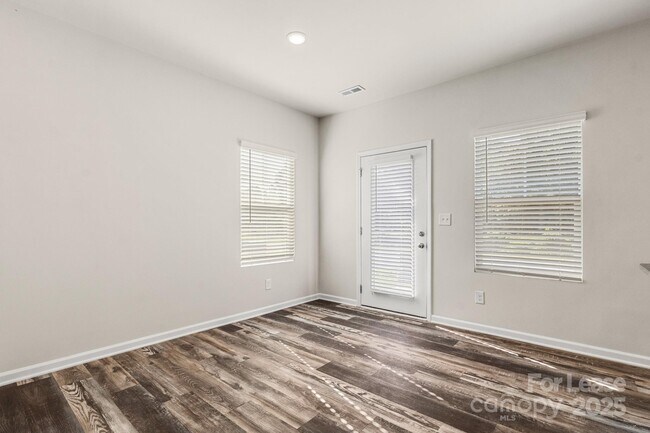 Building Photo - 117 Dogwood Vlg Trl