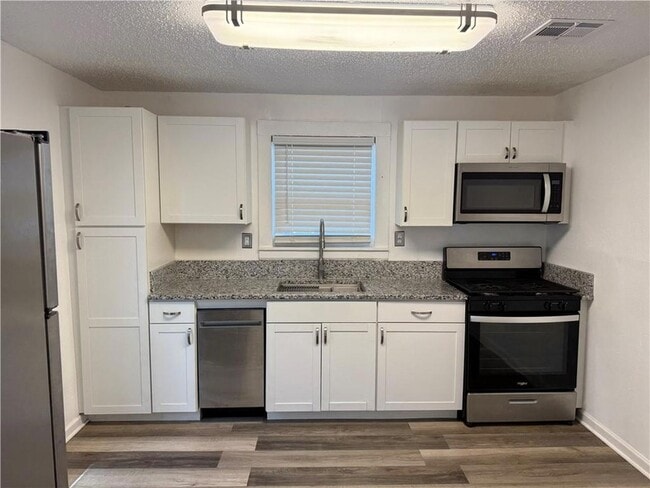 Building Photo - 8917 Apricot St