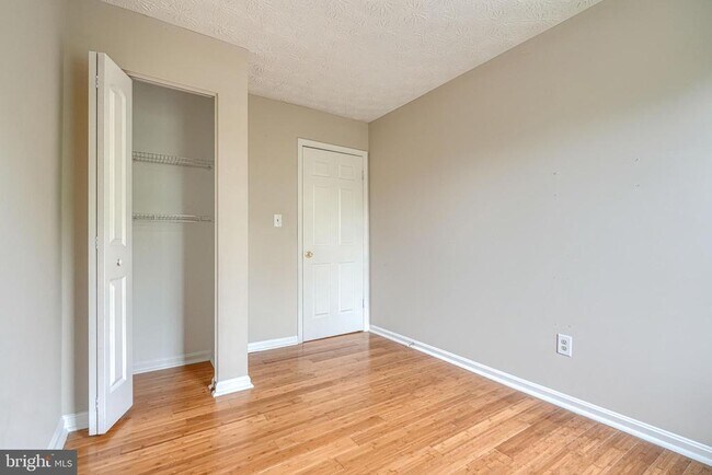 Building Photo - 43 Oak Crest Ct