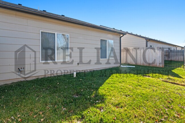 Building Photo - 3225 N Cedar Downs St