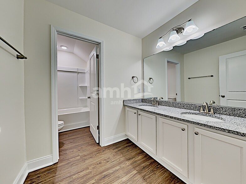 Building Photo - 315 Lakeside Blvd