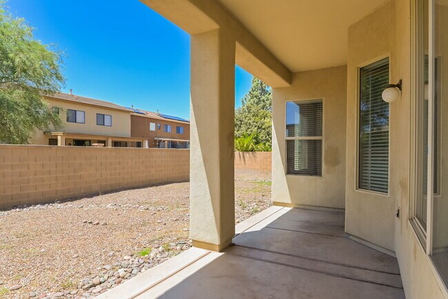 Building Photo - 122 E Camino Rancho Cielo