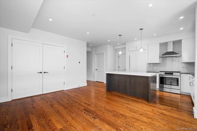 Building Photo - 422 E Boston Post Rd