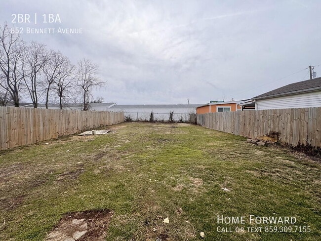 Building Photo - 852 Bennett Ave