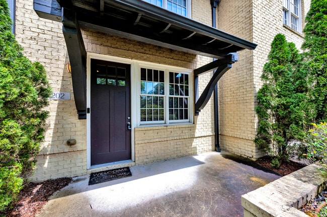 Building Photo - 202 Barristers Ct