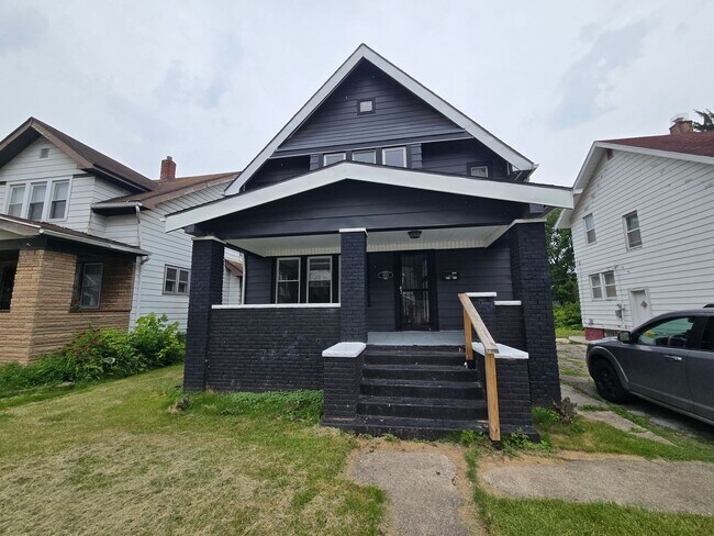 Building Photo - 3 Bedroom House