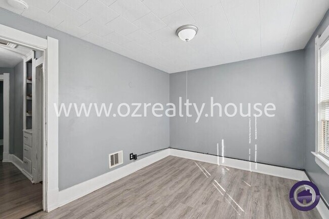 Building Photo - 1624 Macomber St