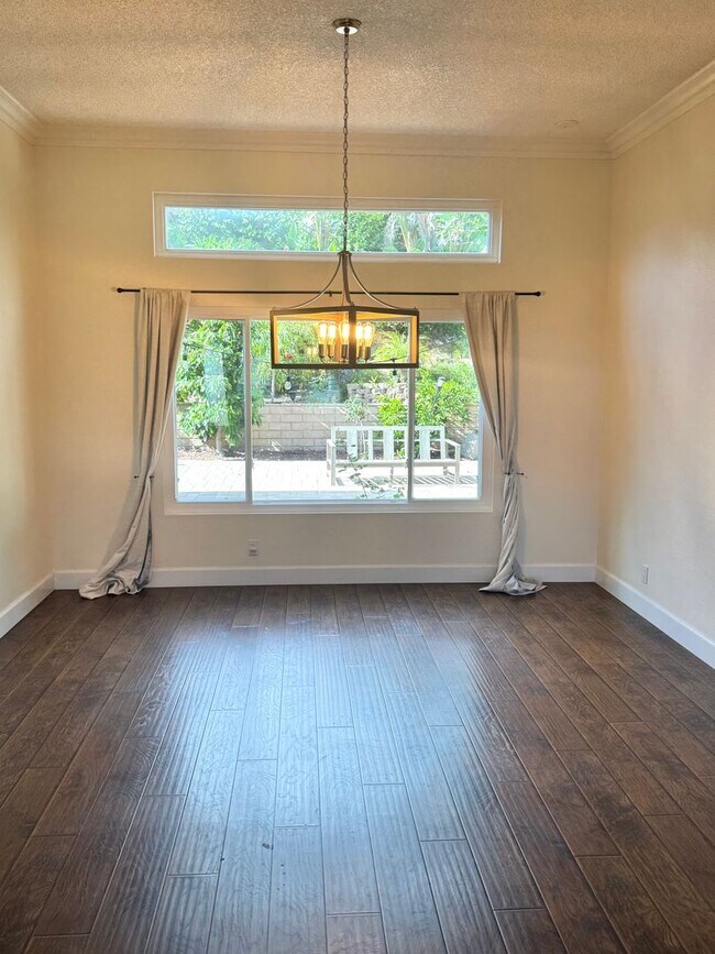 Building Photo - Rare opportunity spacious remodeled Camarillo Home on cul-de-sac with Electricity included!