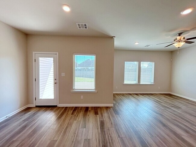 Building Photo - 13968 Malbec Ave