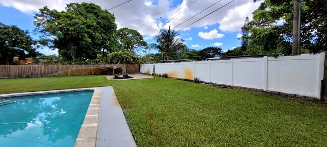 Building Photo - 3/2 with pool and outside