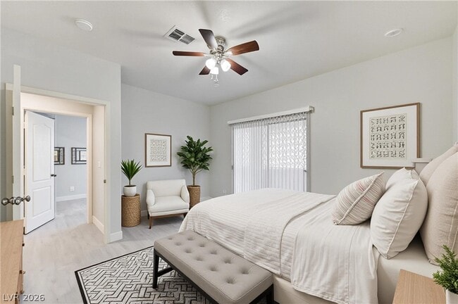 Building Photo - 1900 N Torrey Pines Dr