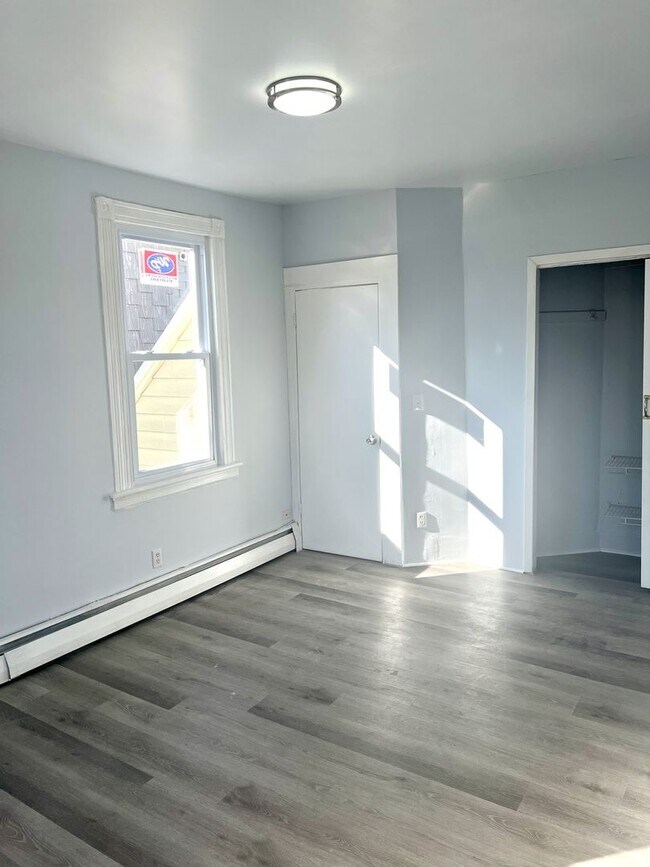 Building Photo - 705 22nd St