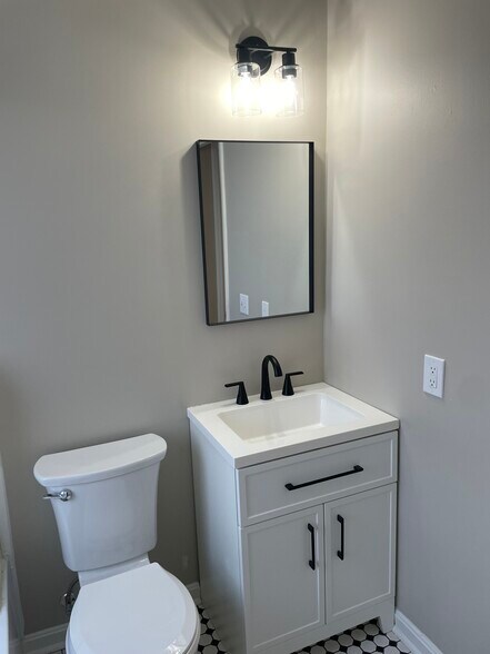 Building Photo - 2913 Abigail Dr