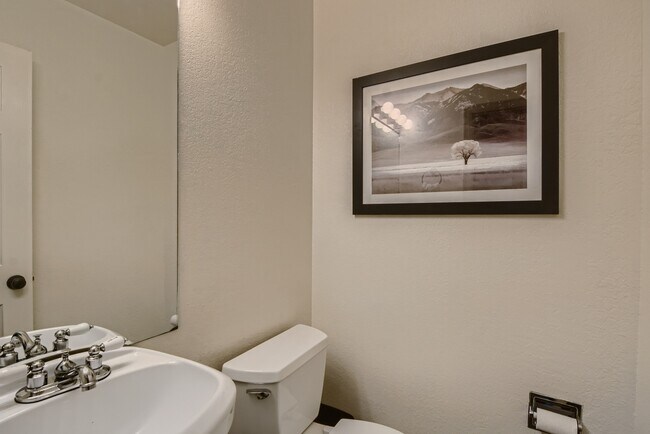 Building Photo - 520 Superior St