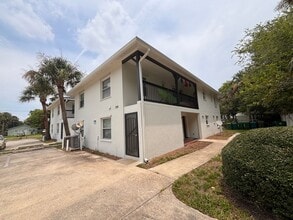 Building Photo - 209 7th St S