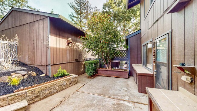 Building Photo - PURE Property Management Presents: Beautiful 3 Bedroom/2 Bath in Santa Rosa!