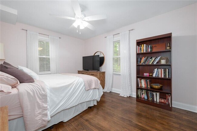 Building Photo - 365 S Howard St SE