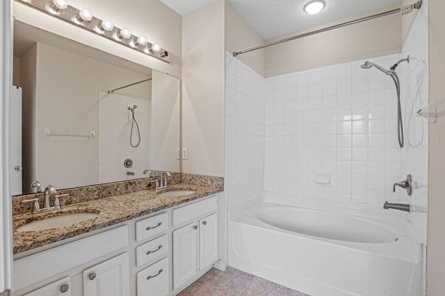 Building Photo - 3 Bed 2, Full Bath, 2 Half Bath, 1 Car Garage Townhome near MacDill AFB