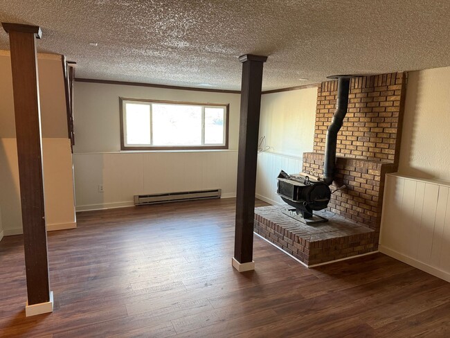 Building Photo - Welcome to Grandview Estates!