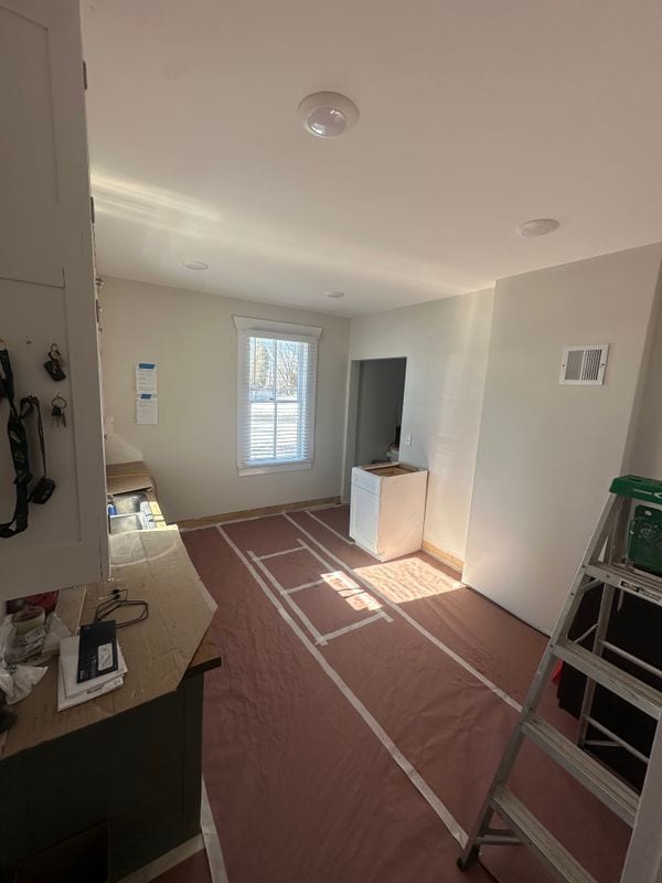 Building Photo - 321 Harrison St W