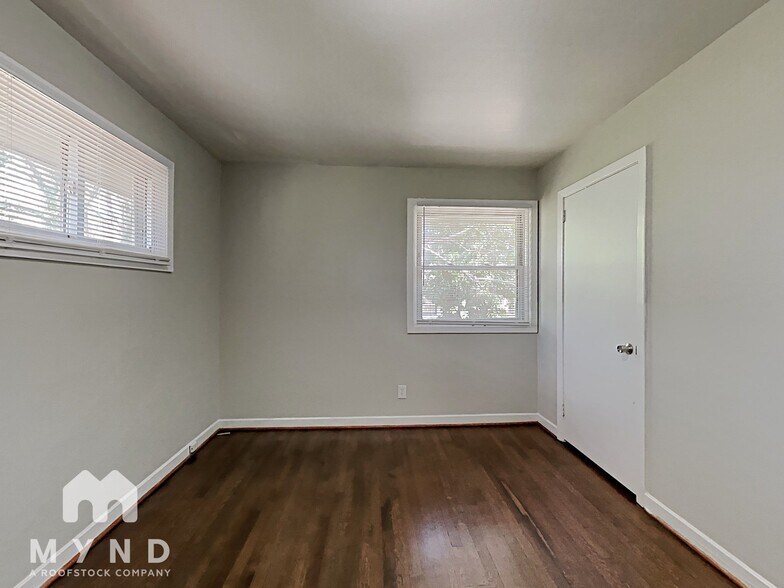 Building Photo - 5016 Scenic View Dr