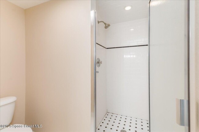 Building Photo - 6124 River Run Dr