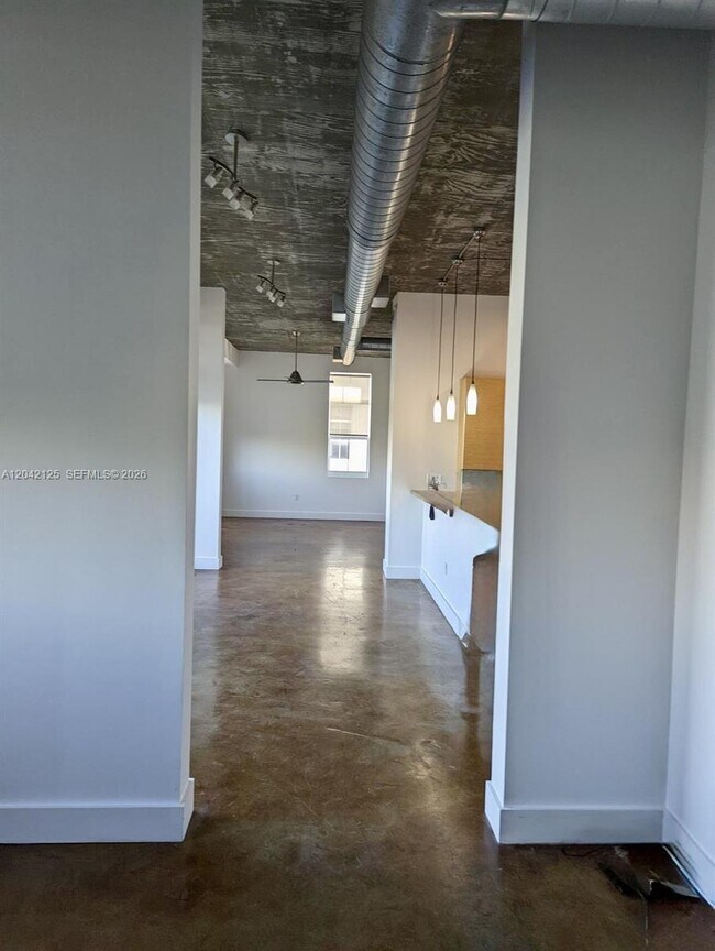 Building Photo - 1789 NE Miami Gardens Dr