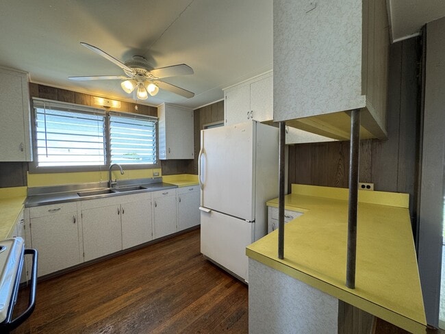 Building Photo - 1412 Kaminaka Dr