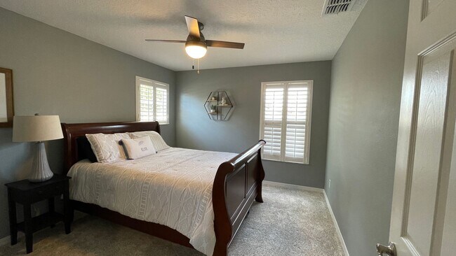 Building Photo - 5 Bedroom 3 Bath Lake Nona Santuary Availa...