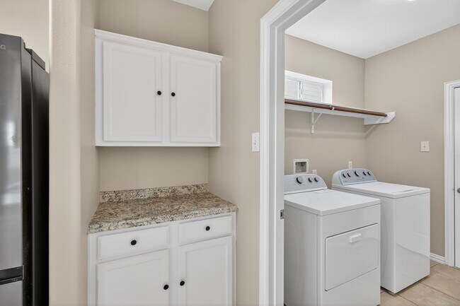 Building Photo - 3215 Sapphire Star Dr