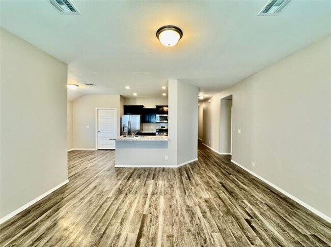 Building Photo - Newer build with Split Floor plan