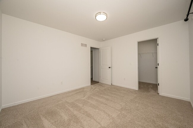 Building Photo - 223 Randlin Dr