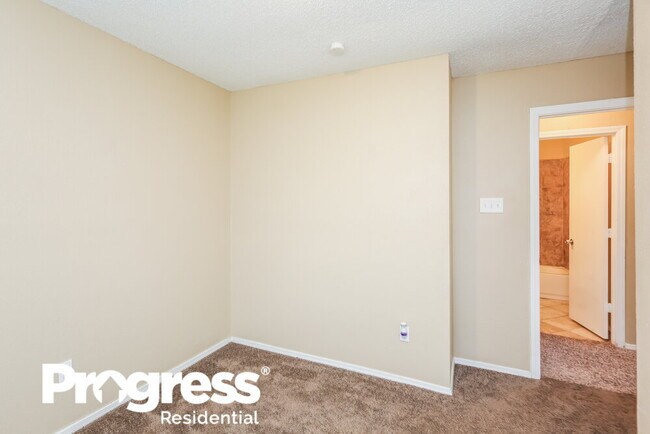 Building Photo - 7817 Clairmont Ave