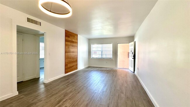 Building Photo - 3670 SW 10th St
