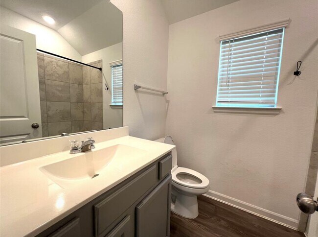 Building Photo - 3011 Azalea Pt