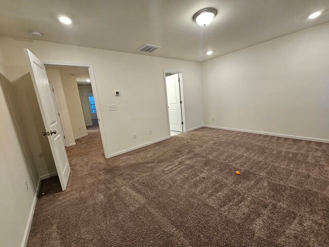Building Photo - BeautifulTownhome in North Charlotte