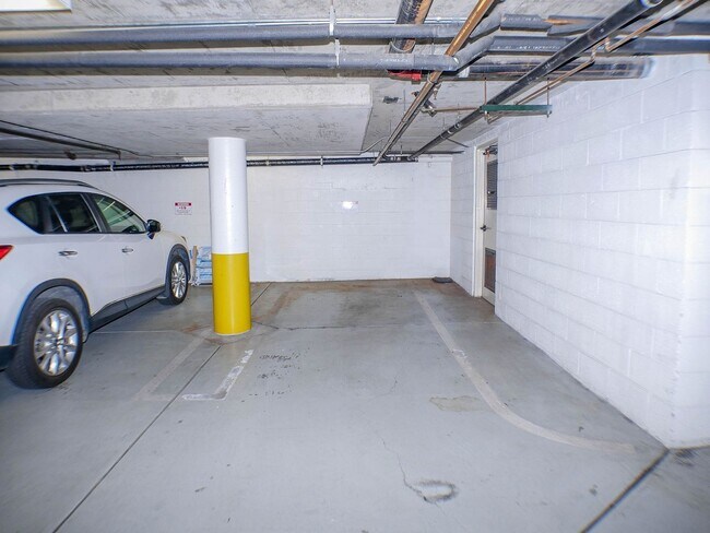 Building Photo - RARE Offering 2BD/2BA - Condo of secured building in highly sought after Boutique Bella Capri bui...