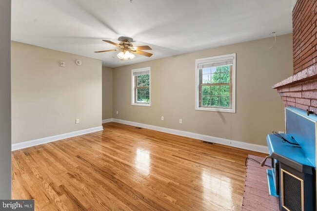 Building Photo - 9201 Rosemont Dr