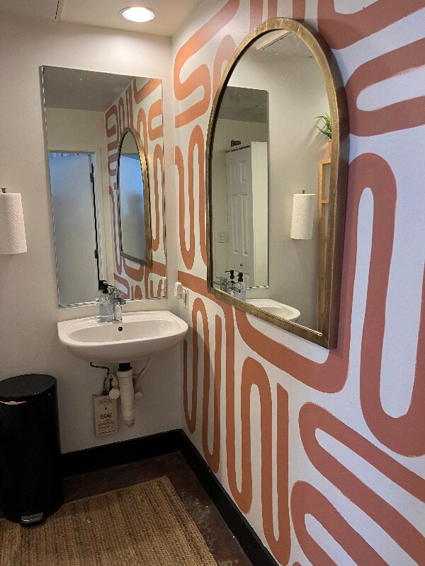 Building Photo - 532 W 10th St