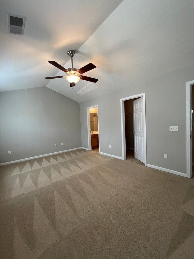 Building Photo - Spacious Townhome in Pooler